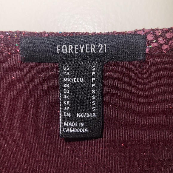 F21:Glittery Crop Top - Picture 2 of 6